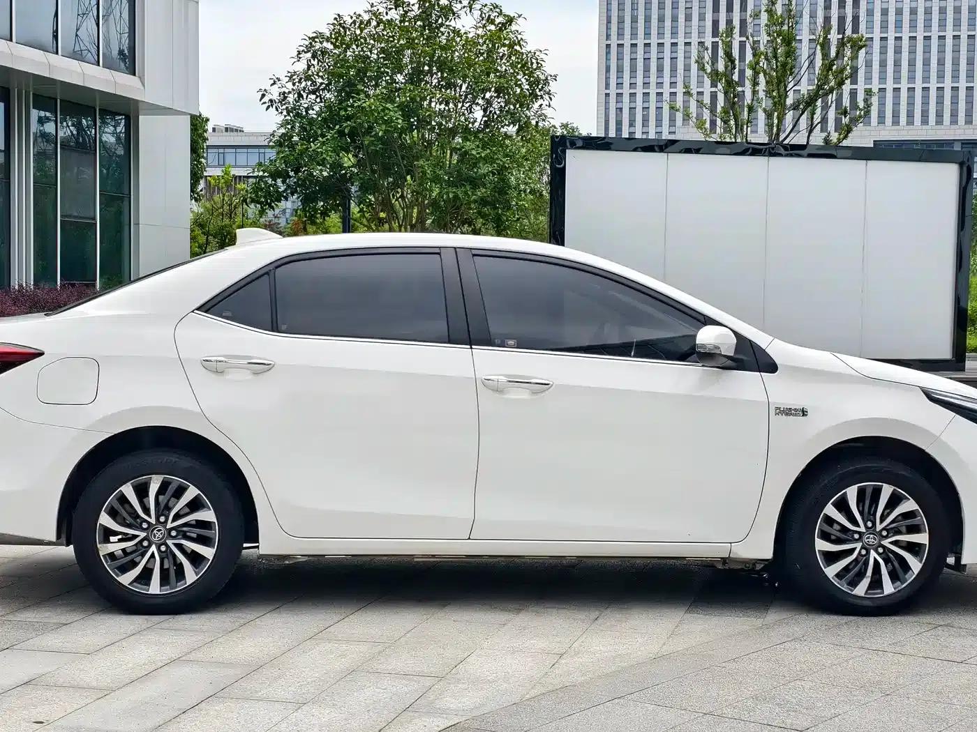 Corolla Hybrid E+ 2019 1.8L E-CVT Leading Edition — миниатюра 4