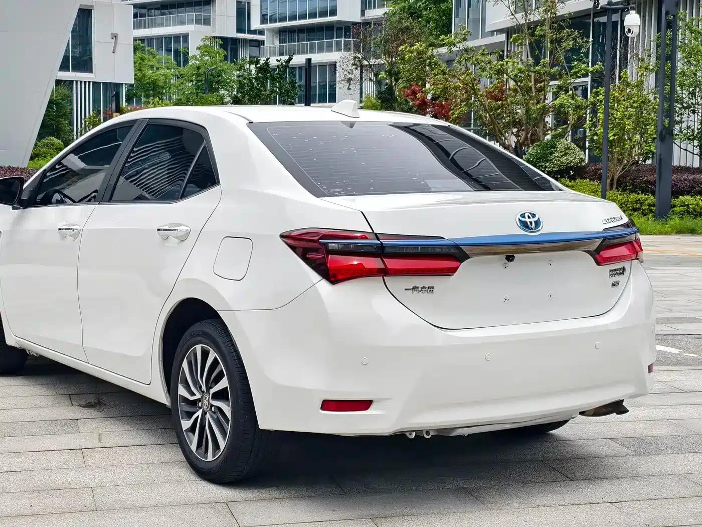 Corolla Hybrid E+ 2019 1.8L E-CVT Leading Edition — миниатюра 7