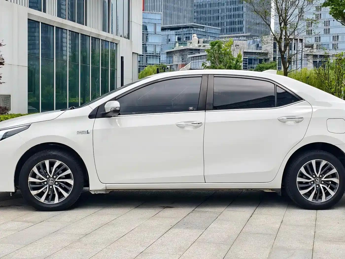 Corolla Hybrid E+ 2019 1.8L E-CVT Leading Edition — миниатюра 8