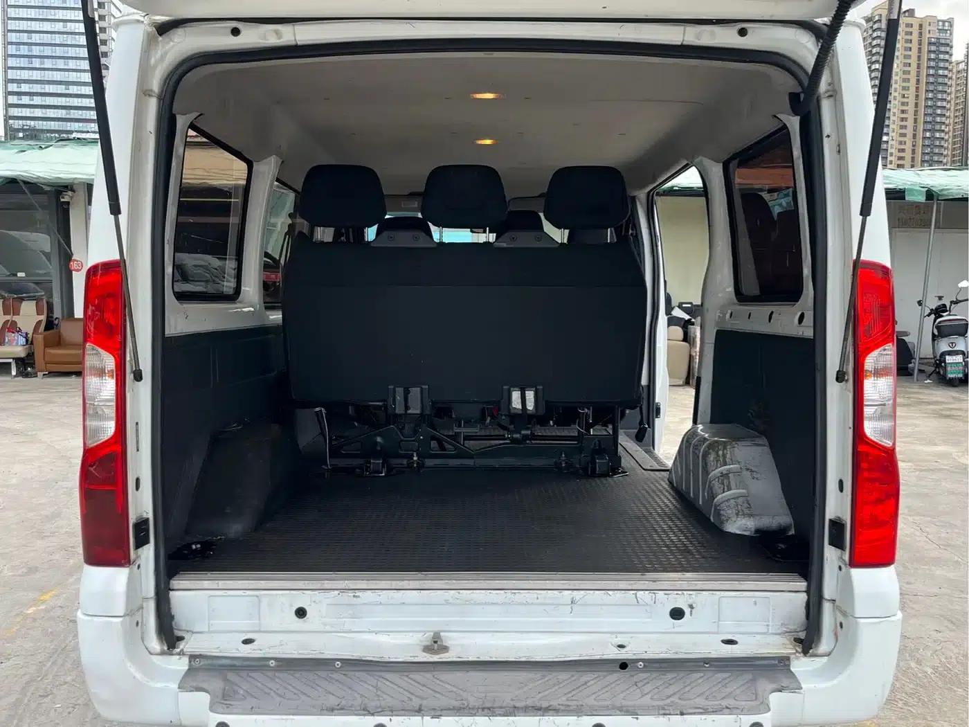New Generation Ford Transit 2013 2.4T Diesel Luxury Short Wheelbase Mid-Low Roof (National III Emission Standard) — миниатюра 12