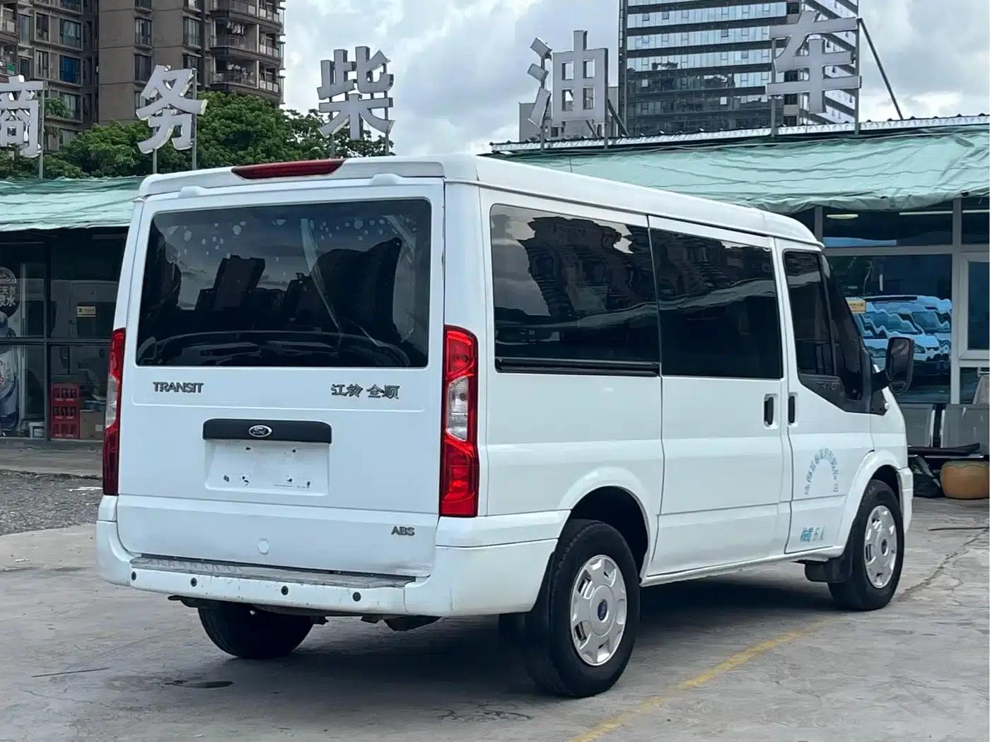 New Generation Ford Transit 2013 2.4T Diesel Luxury Short Wheelbase Mid-Low Roof (National III Emission Standard) — миниатюра 3