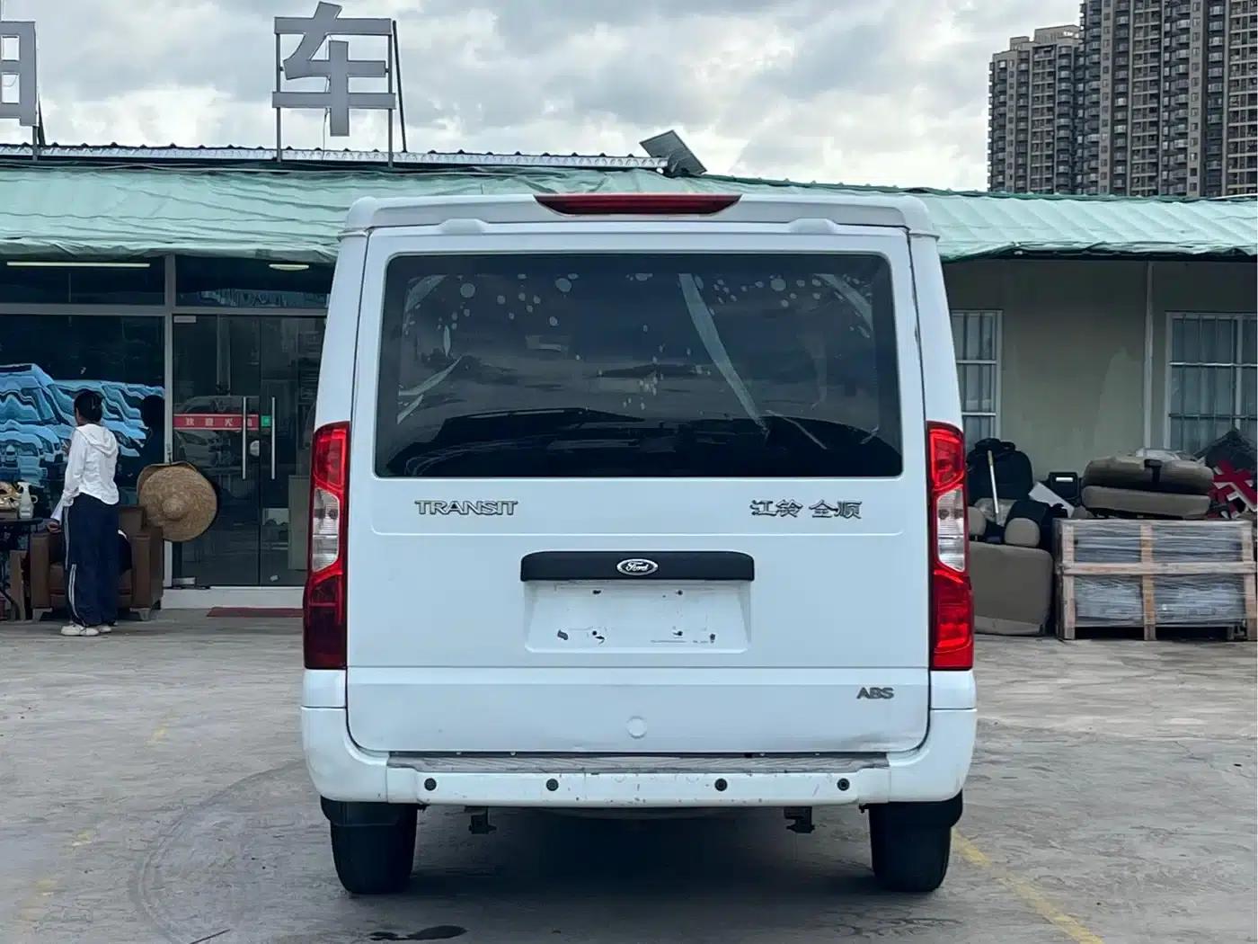 New Generation Ford Transit 2013 2.4T Diesel Luxury Short Wheelbase Mid-Low Roof (National III Emission Standard) — миниатюра 4