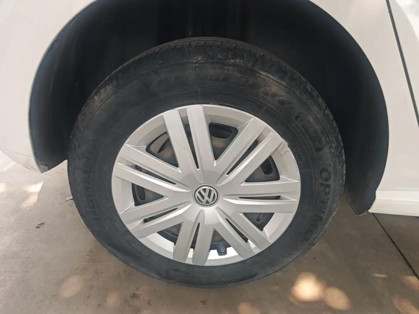 Volkswagen Polo 2016 1.4L Manual Fashion Model — миниатюра 11