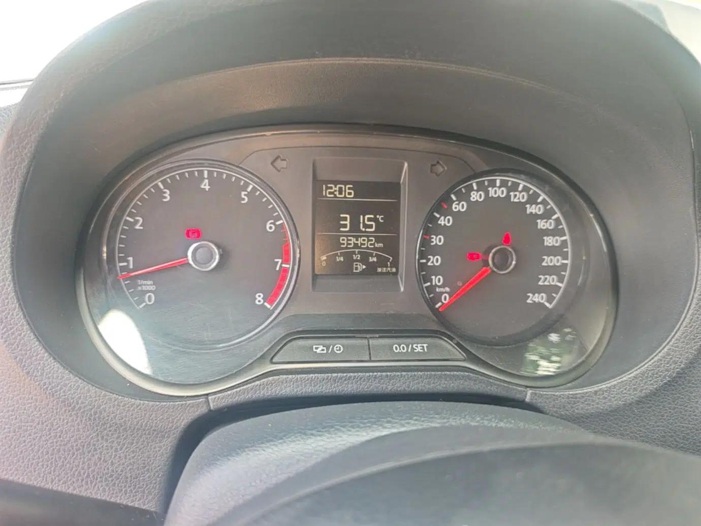 Volkswagen Polo 2016 1.4L Manual Fashion Model — миниатюра 14