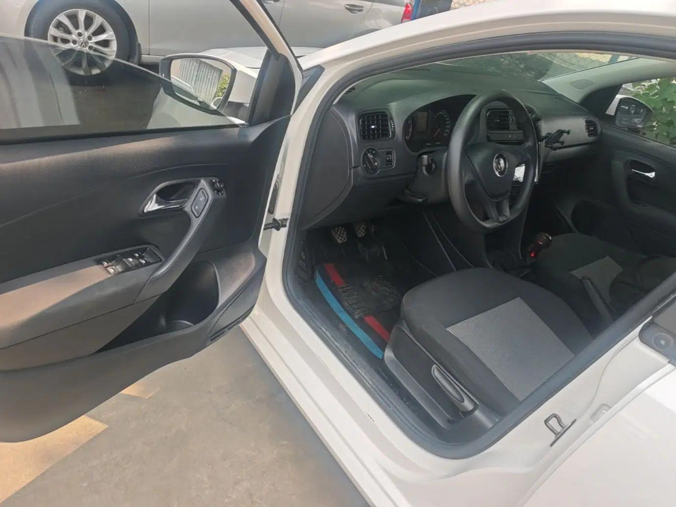 Volkswagen Polo 2016 1.4L Manual Fashion Model — миниатюра 18