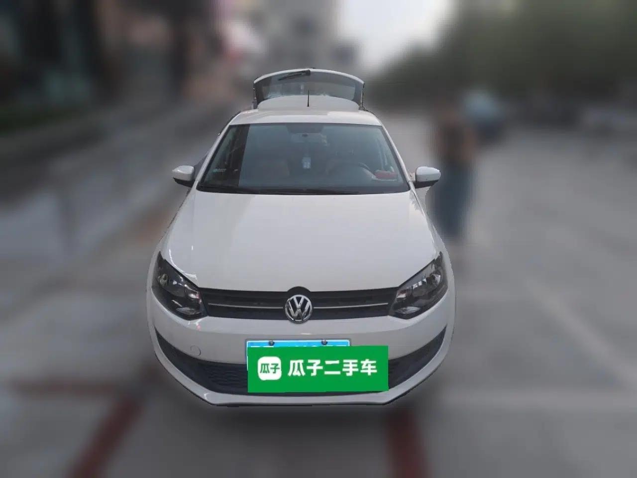 Volkswagen Polo 2013 1.4L Manual Fashion Edition — миниатюра 2