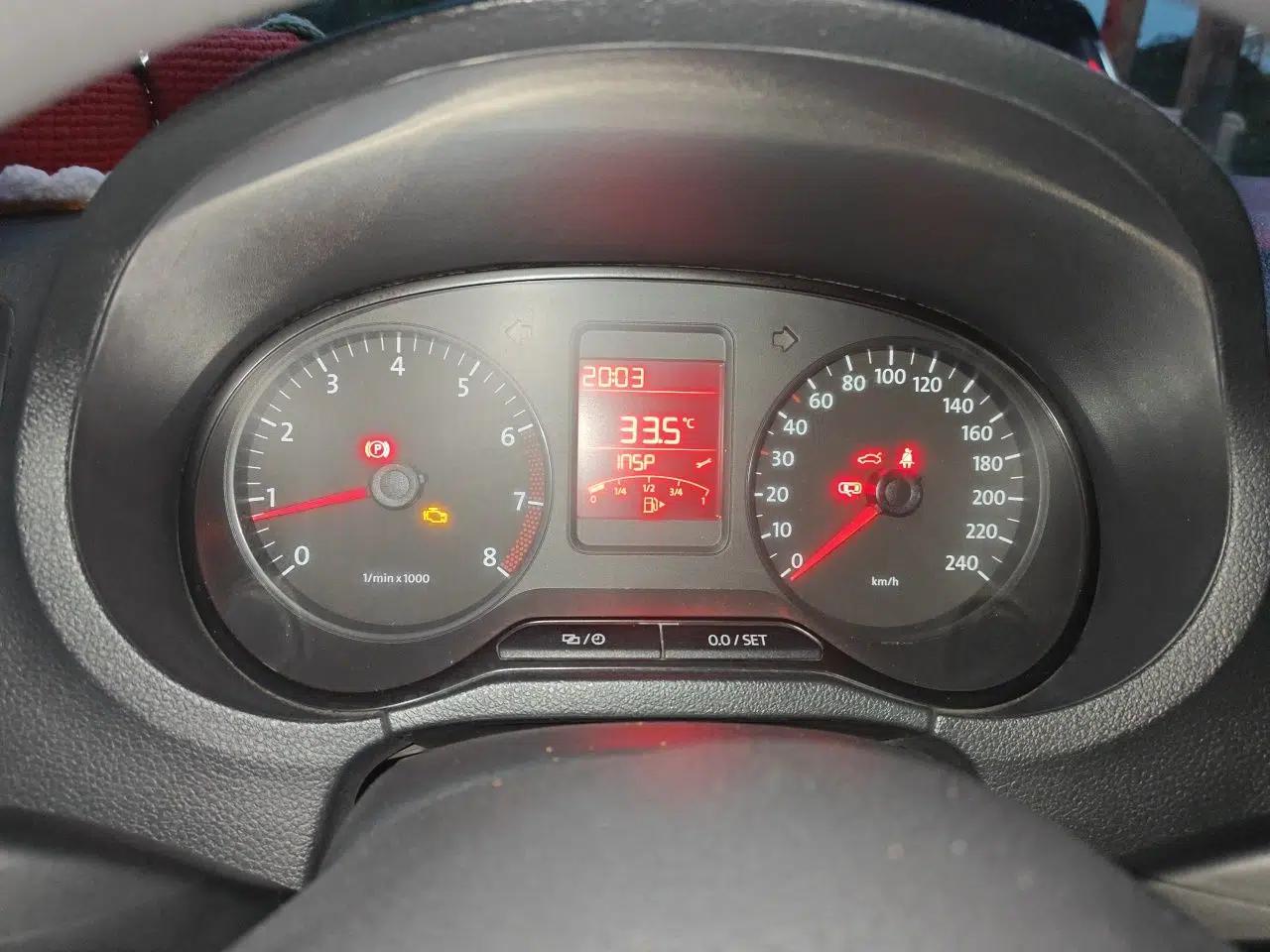 Volkswagen Polo 2013 1.4L Manual Fashion Edition — миниатюра 11