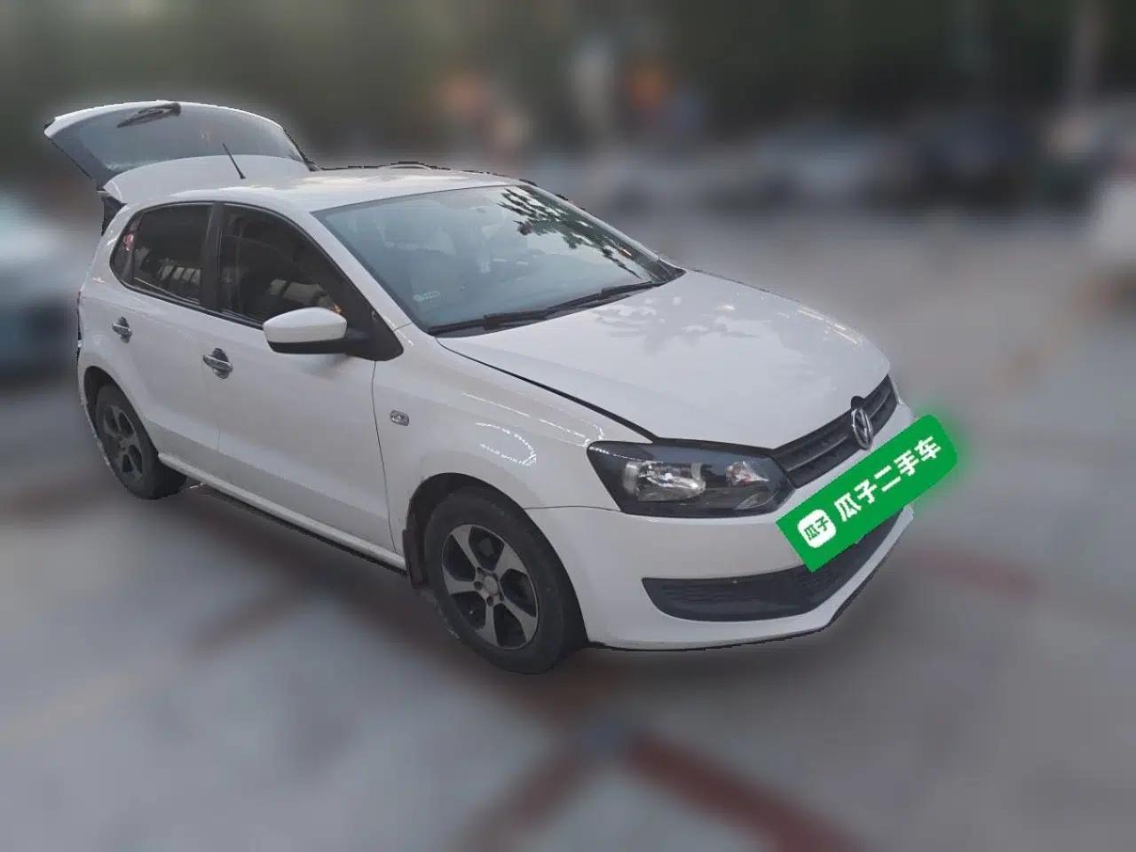 Volkswagen Polo 2013 1.4L Manual Fashion Edition — миниатюра 3