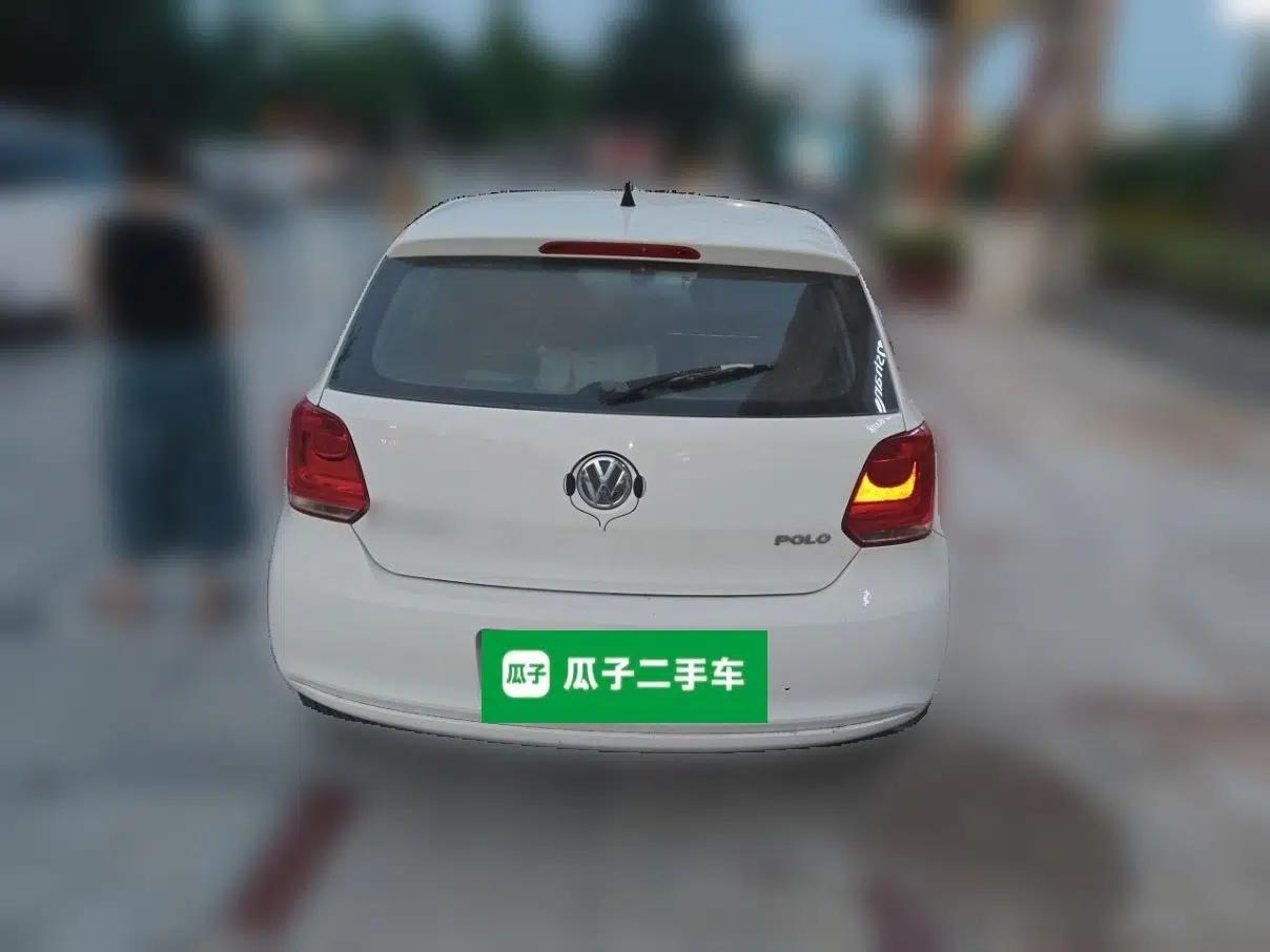 Volkswagen Polo 2013 1.4L Manual Fashion Edition — миниатюра 5