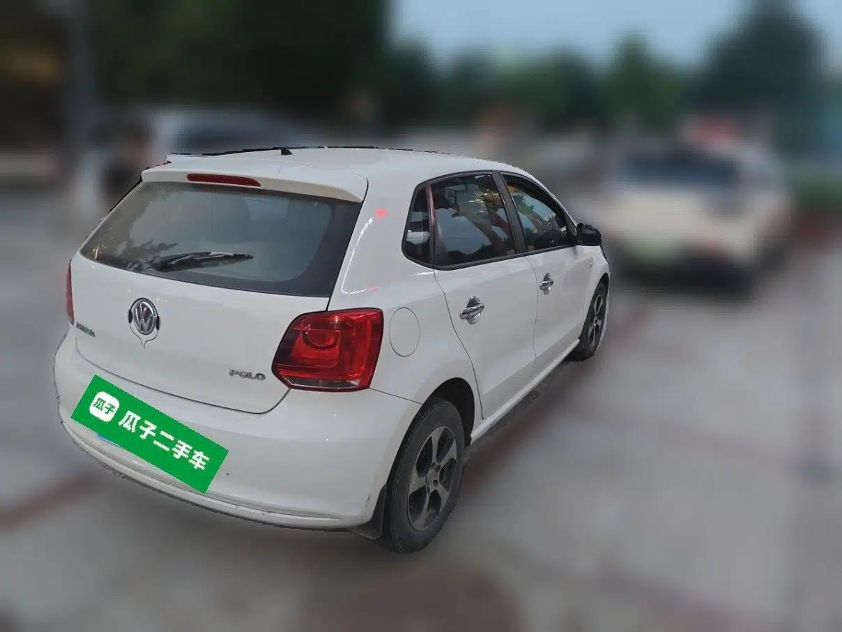 Volkswagen Polo 2013 1.4L Manual Fashion Edition — миниатюра 6