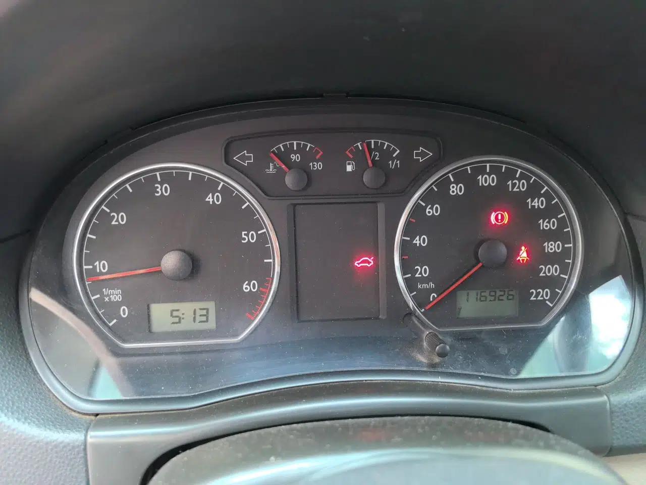 Volkswagen Polo 2011 Jingqu 1.4L Manual Sile Edition — миниатюра 11