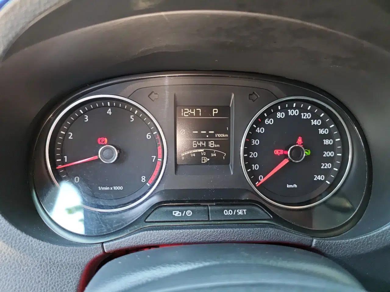 Volkswagen Polo 2014 1.6L Automatic Comfort Edition — миниатюра 11