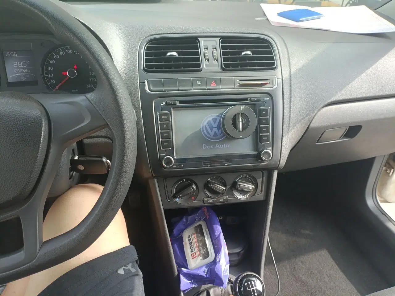 Volkswagen Polo 2014 1.4L Manual Fashion Edition — миниатюра 13