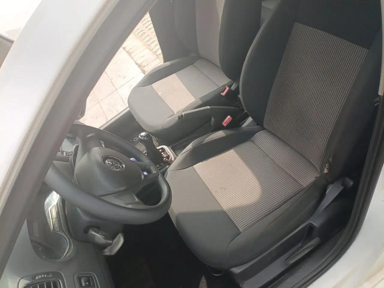 Volkswagen Polo 2014 1.4L Manual Fashion Edition — миниатюра 15