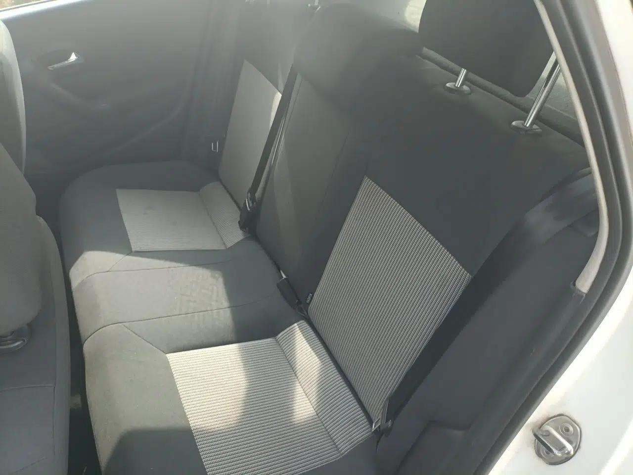 Volkswagen Polo 2014 1.4L Manual Fashion Edition — миниатюра 17