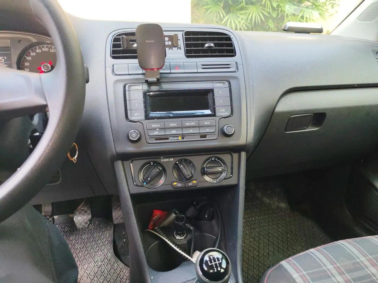 Volkswagen Polo 2016 1.4L Manual Fashion Model — миниатюра 13