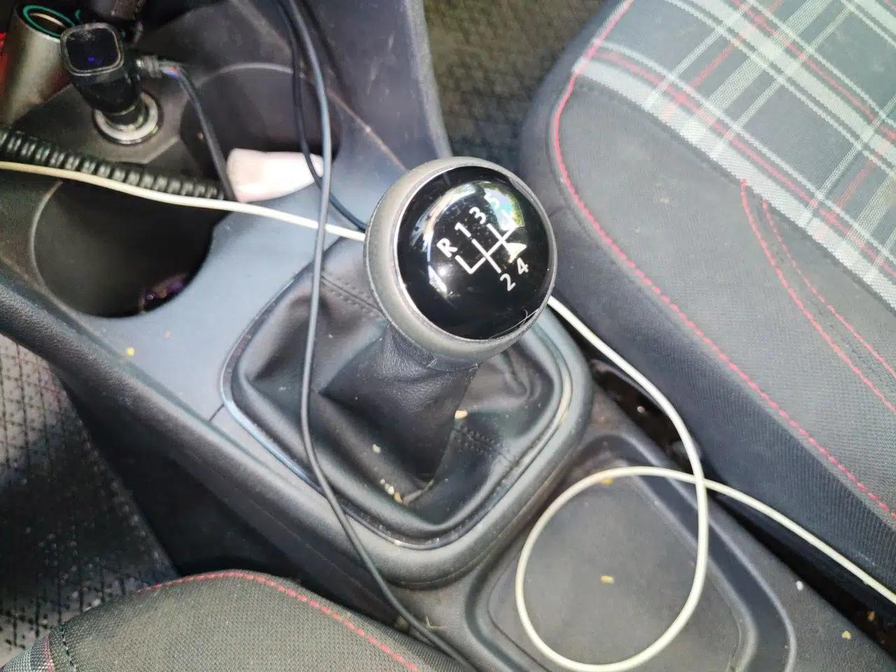 Volkswagen Polo 2016 1.4L Manual Fashion Model — миниатюра 14