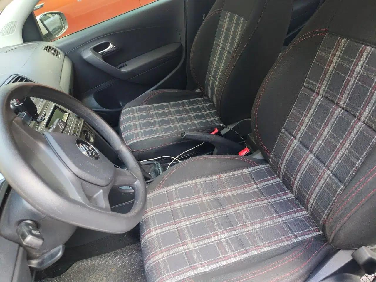 Volkswagen Polo 2016 1.4L Manual Fashion Model — миниатюра 15