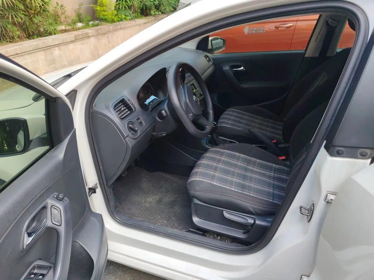 Volkswagen Polo 2016 1.4L Manual Fashion Model — миниатюра 16