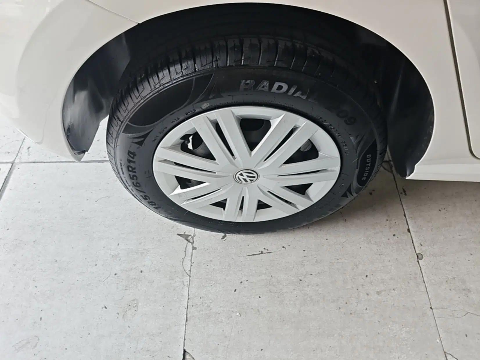 Volkswagen Polo 2016 1.4L Manual Fashion Model — миниатюра 11