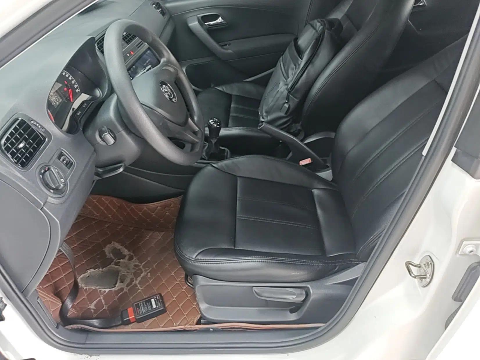 Volkswagen Polo 2016 1.4L Manual Fashion Model — миниатюра 17