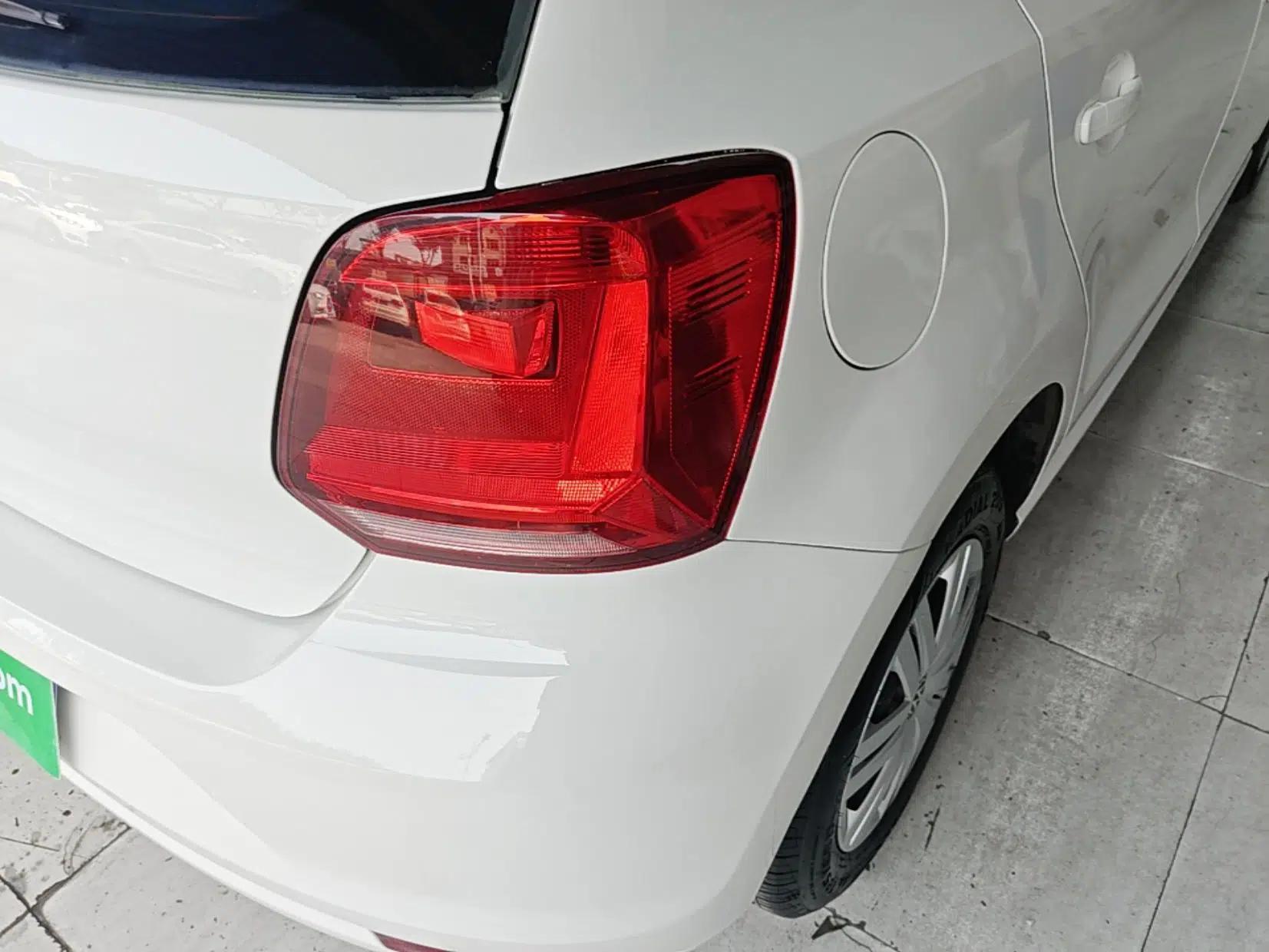 Volkswagen Polo 2016 1.4L Manual Fashion Model — миниатюра 9
