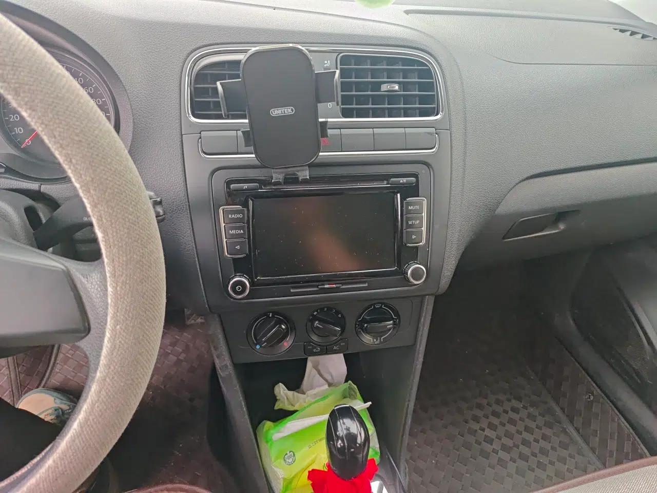 Volkswagen Polo 2013 1.6L Automatic Comfort Edition — миниатюра 13