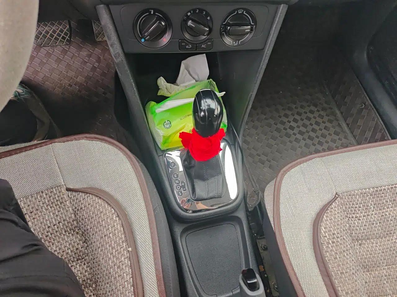 Volkswagen Polo 2013 1.6L Automatic Comfort Edition — миниатюра 14