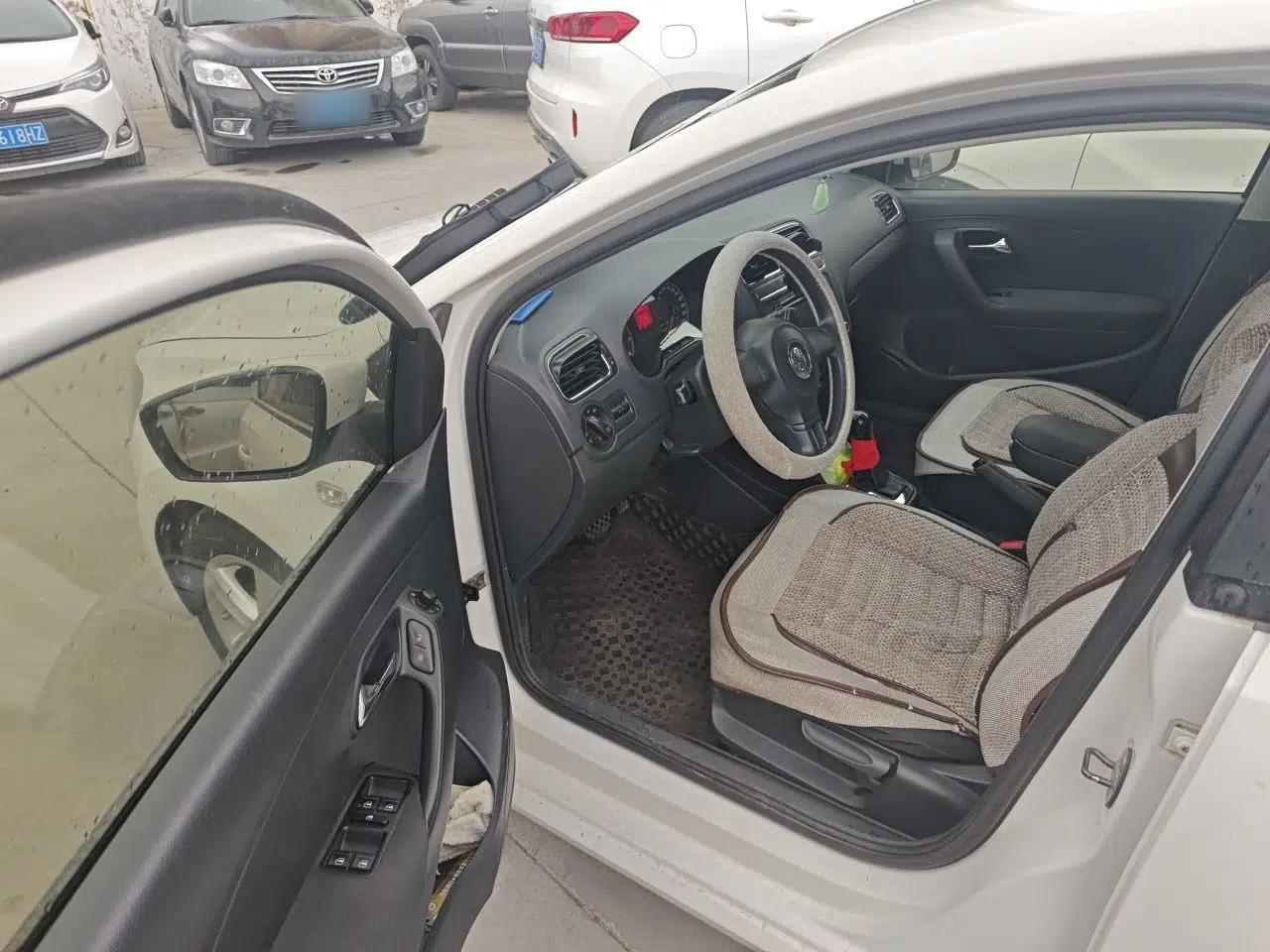 Volkswagen Polo 2013 1.6L Automatic Comfort Edition — миниатюра 16