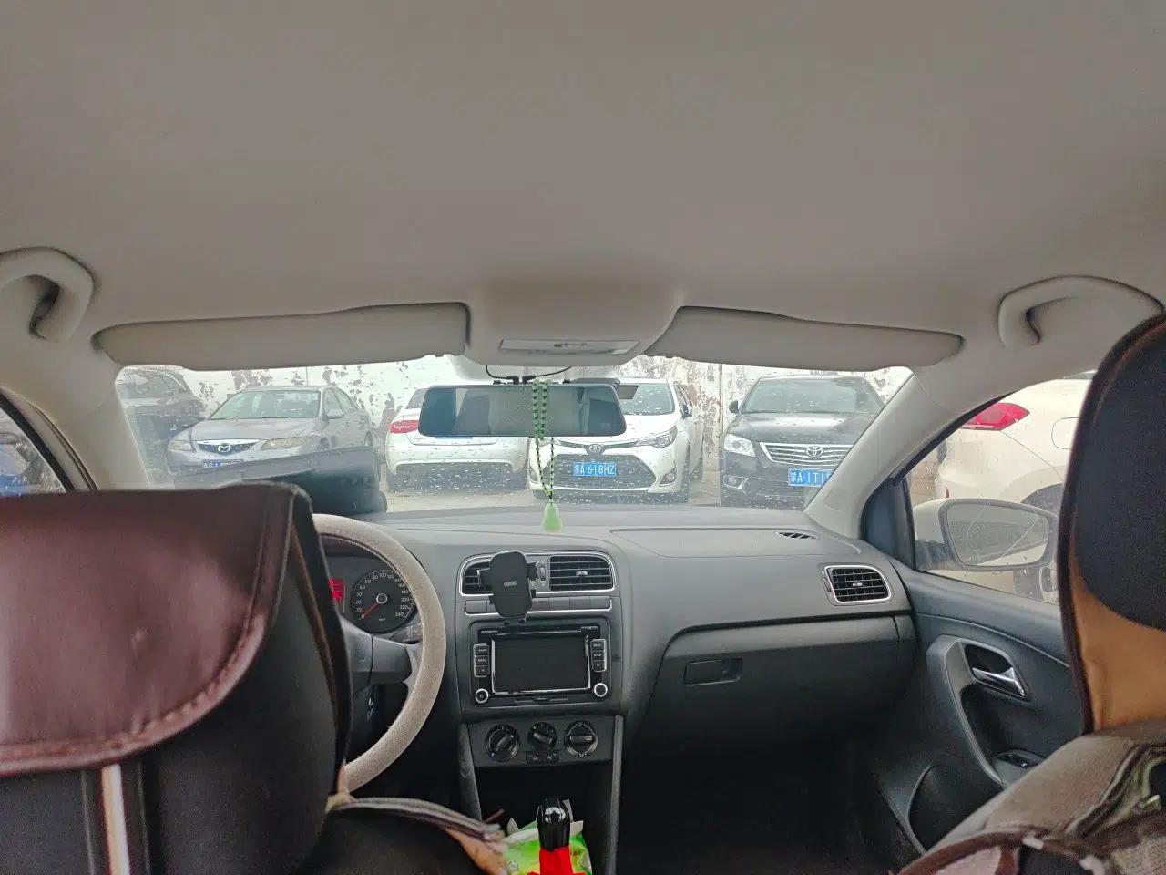 Volkswagen Polo 2013 1.6L Automatic Comfort Edition — миниатюра 18