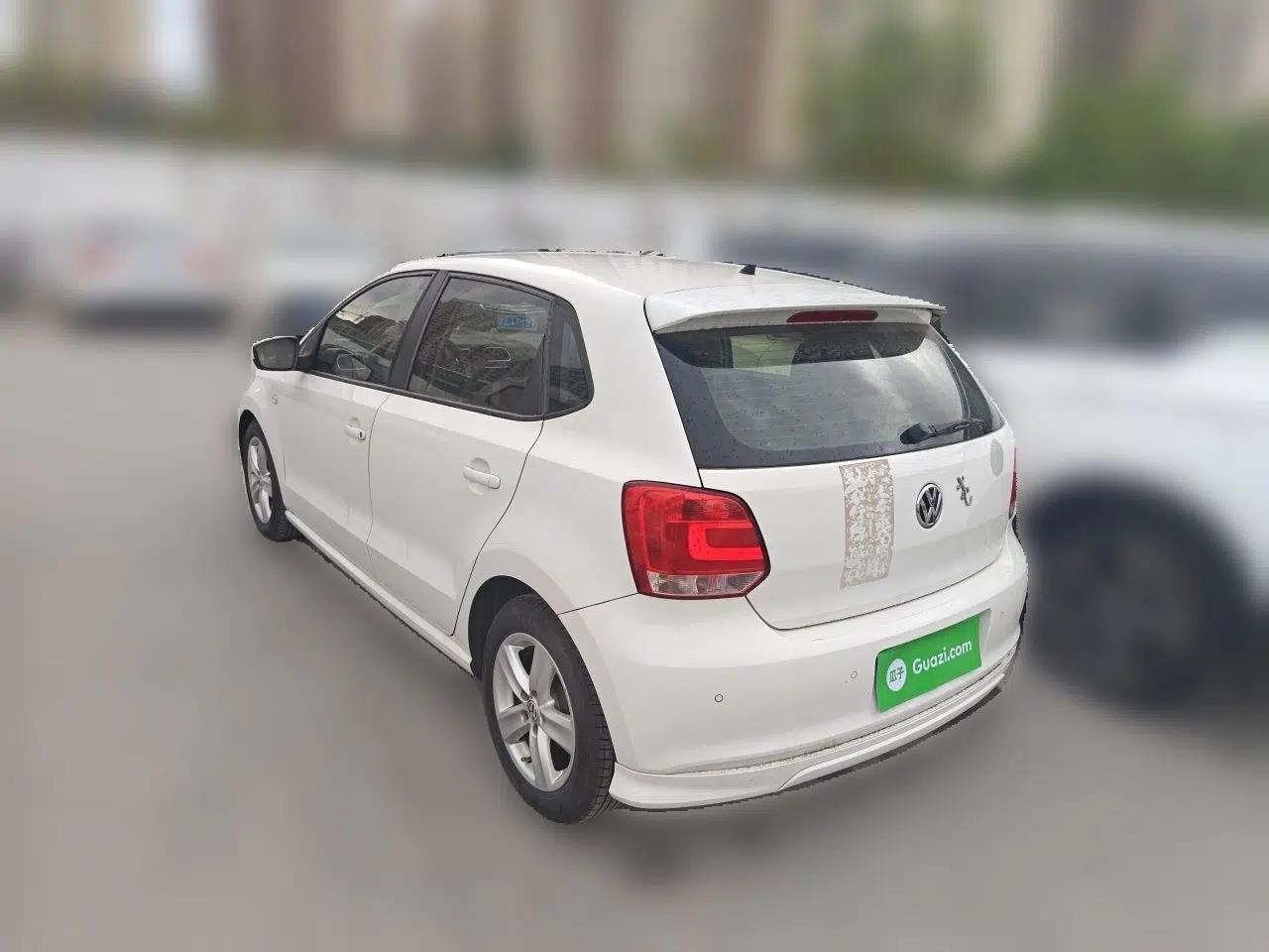 Volkswagen Polo 2013 1.6L Automatic Comfort Edition — миниатюра 4