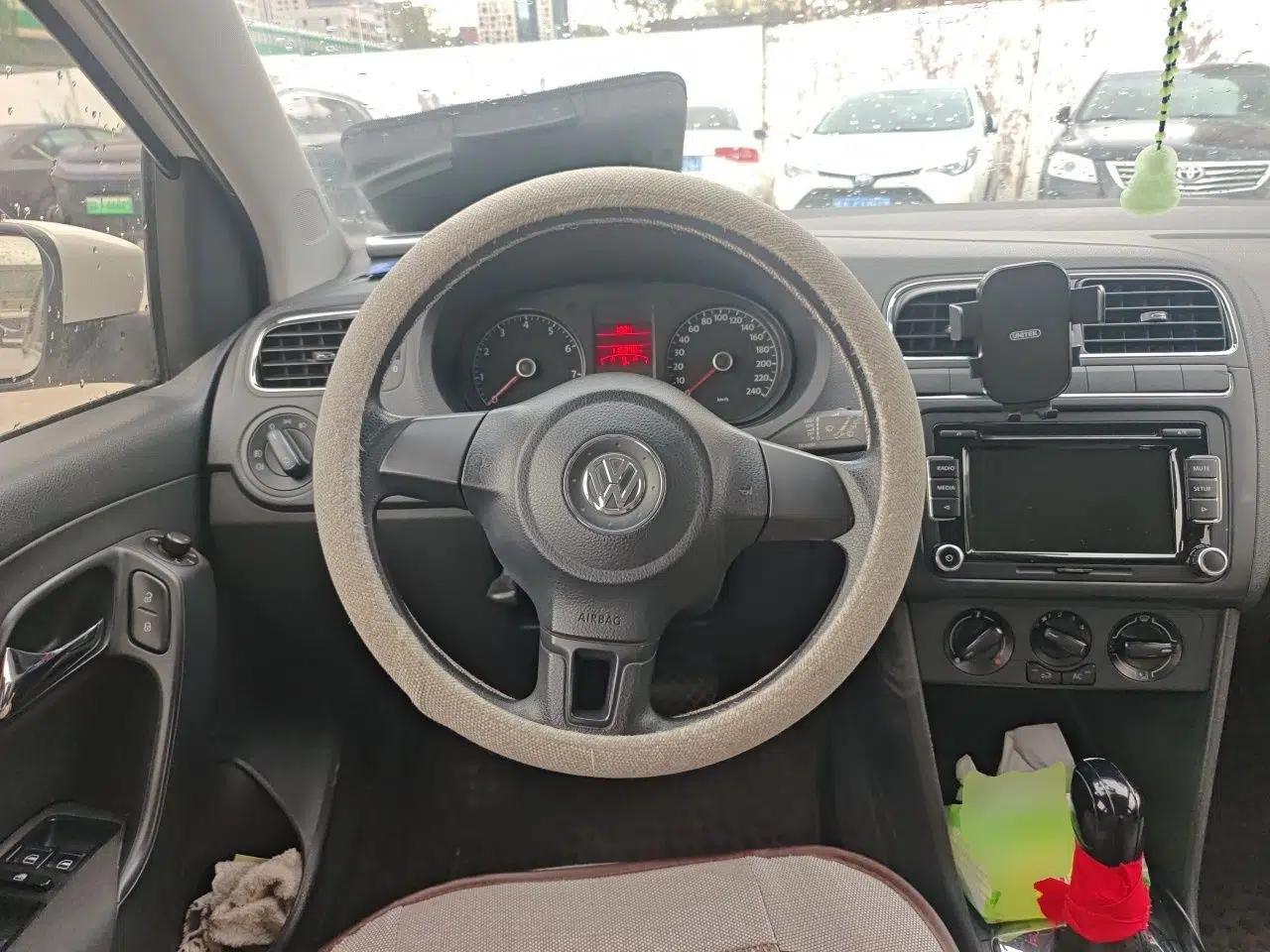 Volkswagen Polo 2013 1.6L Automatic Comfort Edition — миниатюра 10