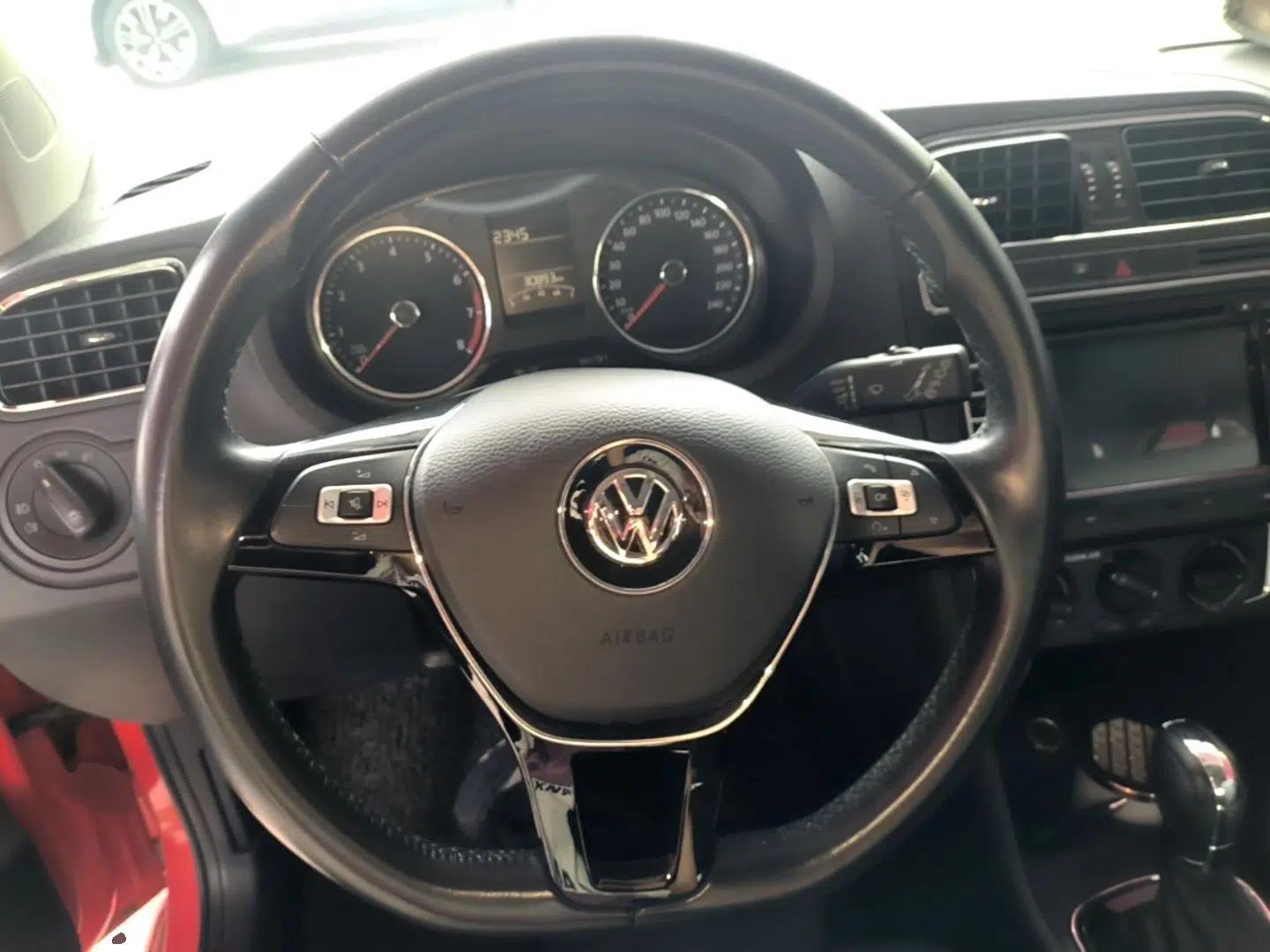 Volkswagen Polo 2016 1.6L Automatic Comfort Model — миниатюра 13