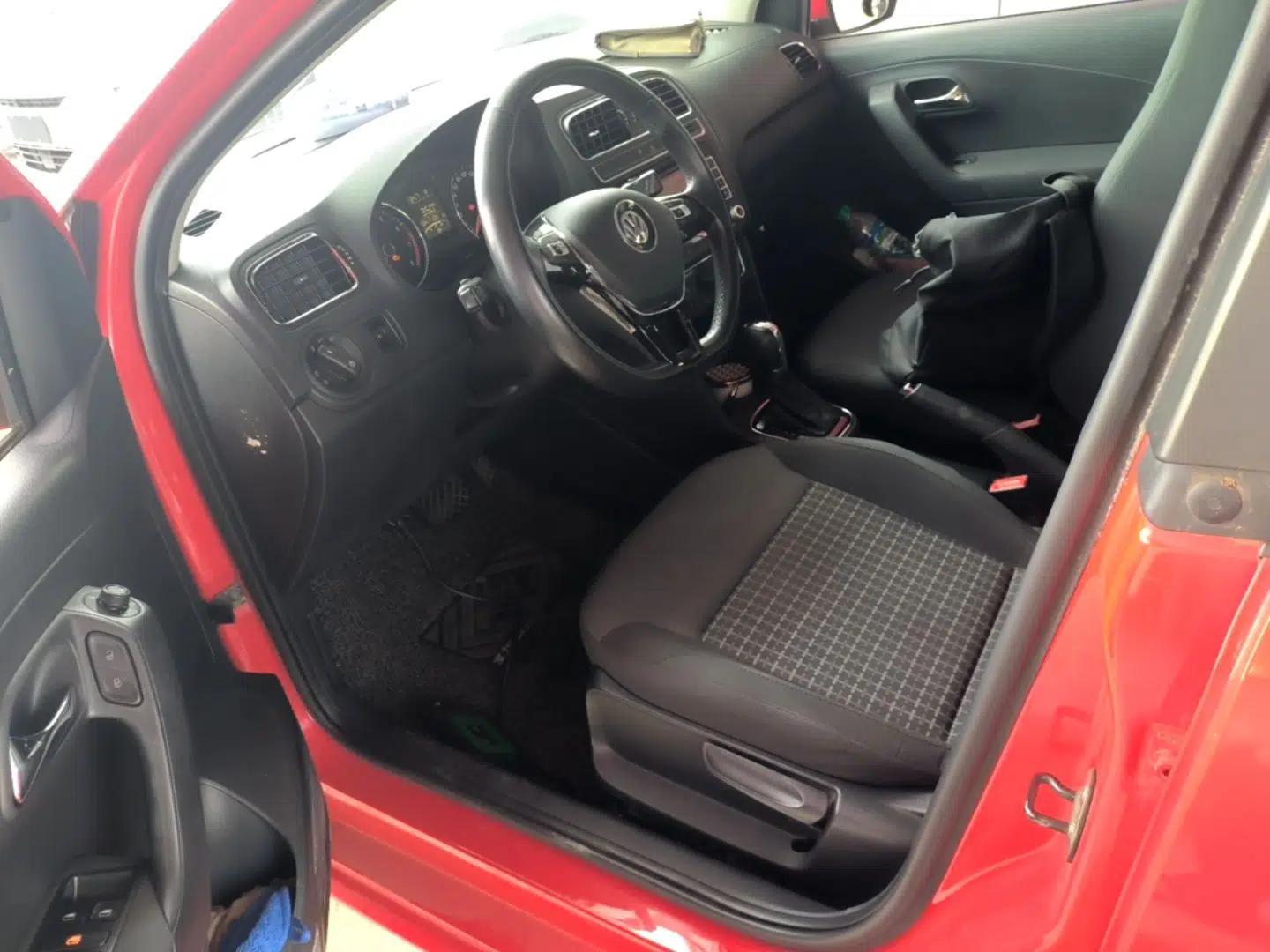 Volkswagen Polo 2016 1.6L Automatic Comfort Model — миниатюра 17