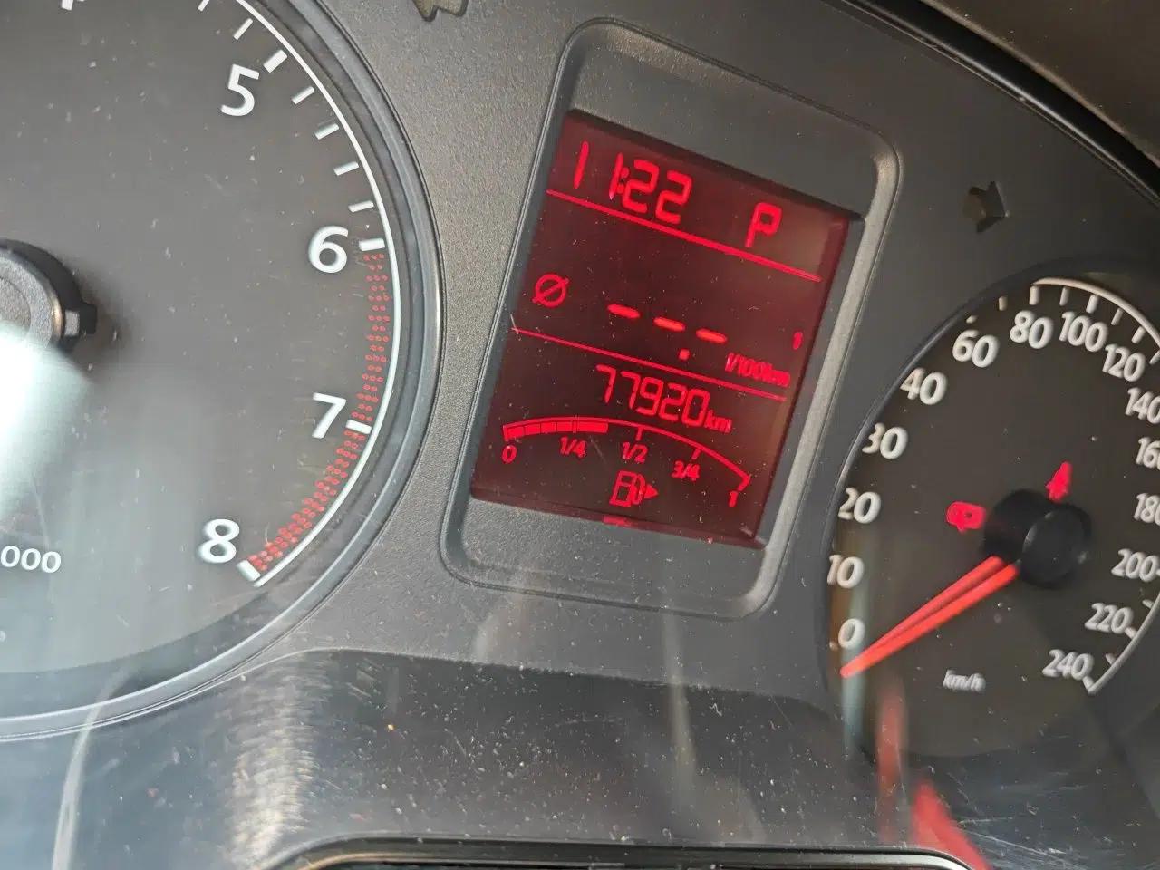 Volkswagen Polo 2012 1.6L Cross Polo Automatic Transmission — миниатюра 11