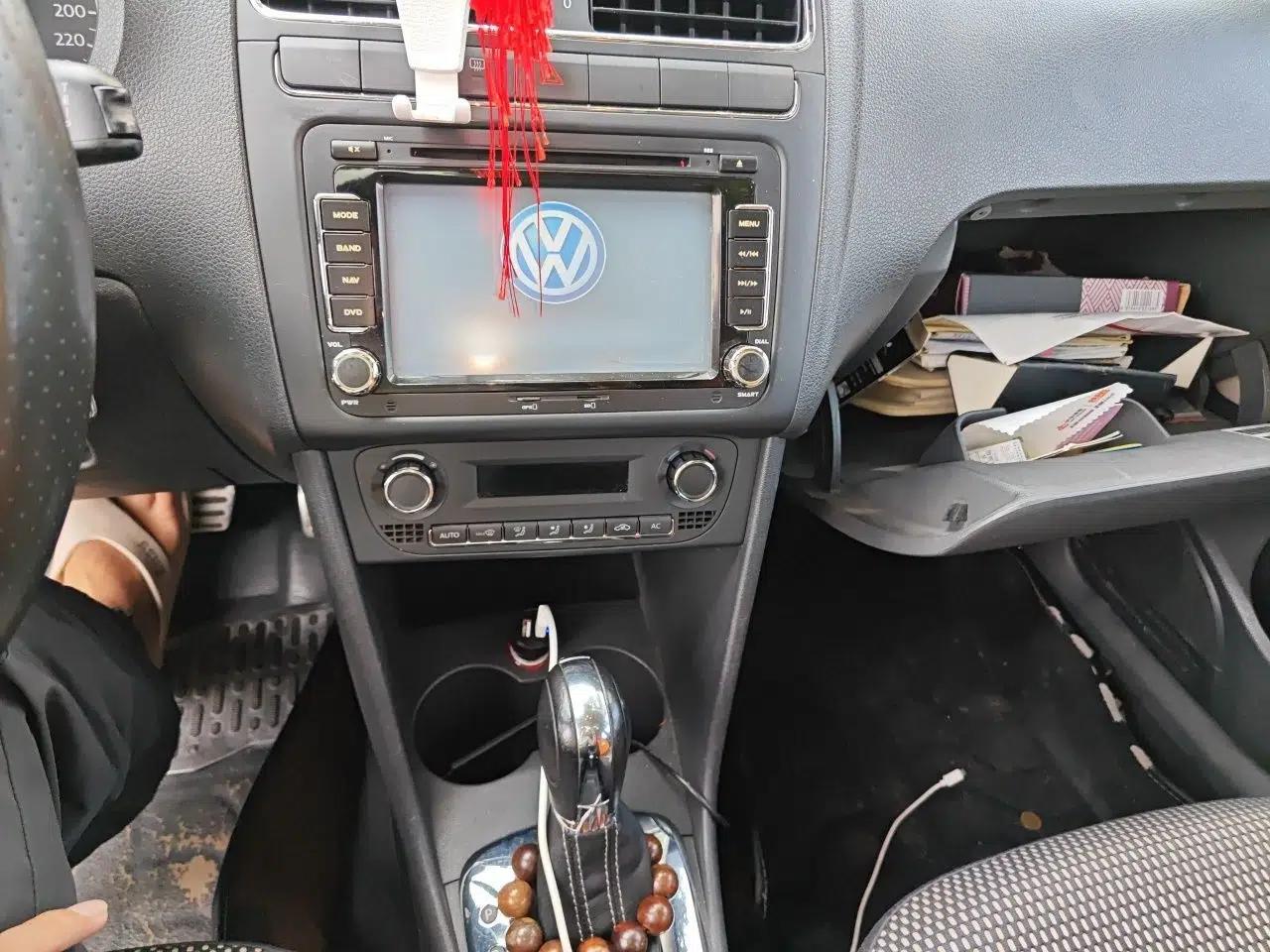 Volkswagen Polo 2012 1.6L Cross Polo Automatic Transmission — миниатюра 12