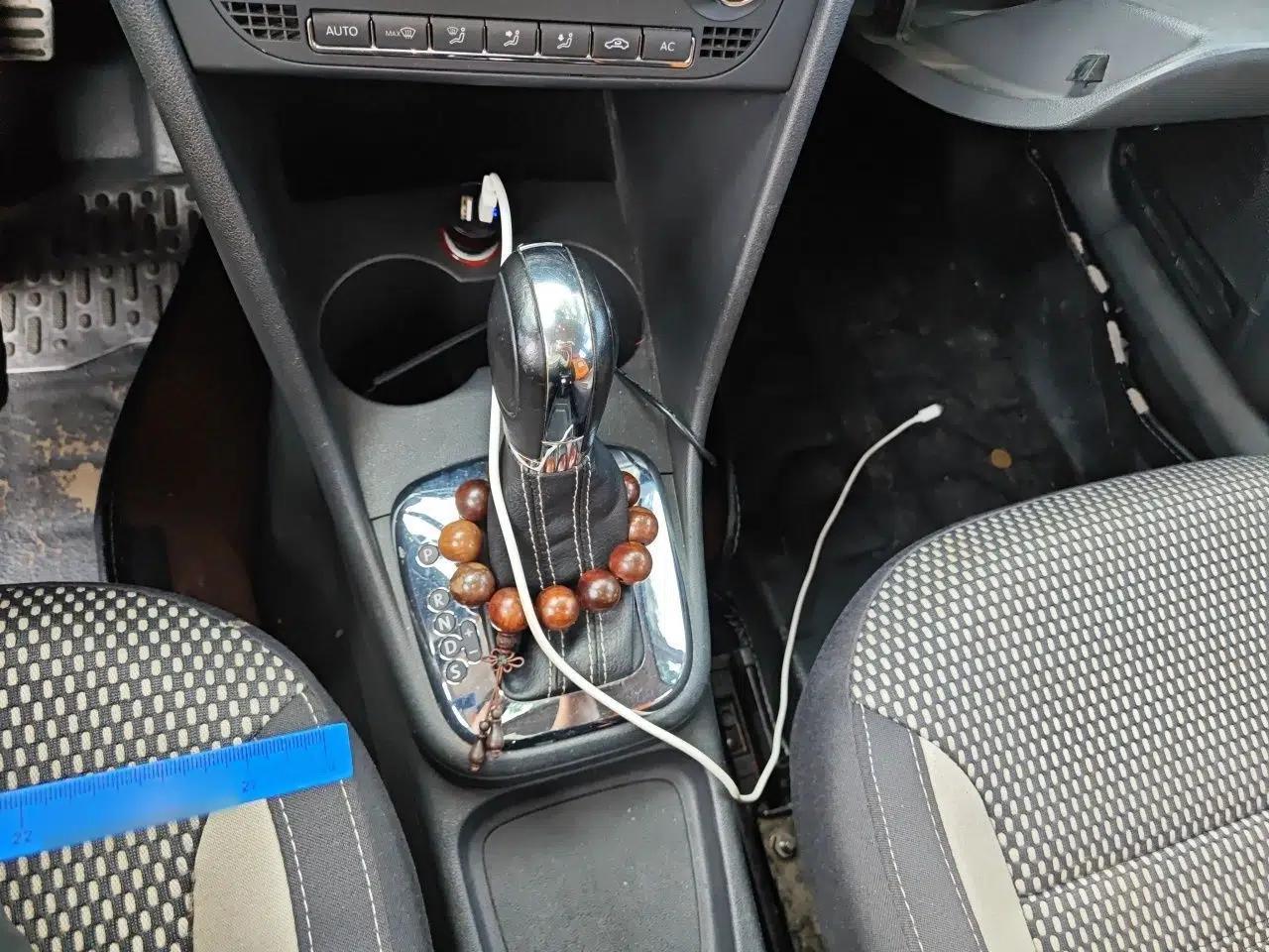 Volkswagen Polo 2012 1.6L Cross Polo Automatic Transmission — миниатюра 13