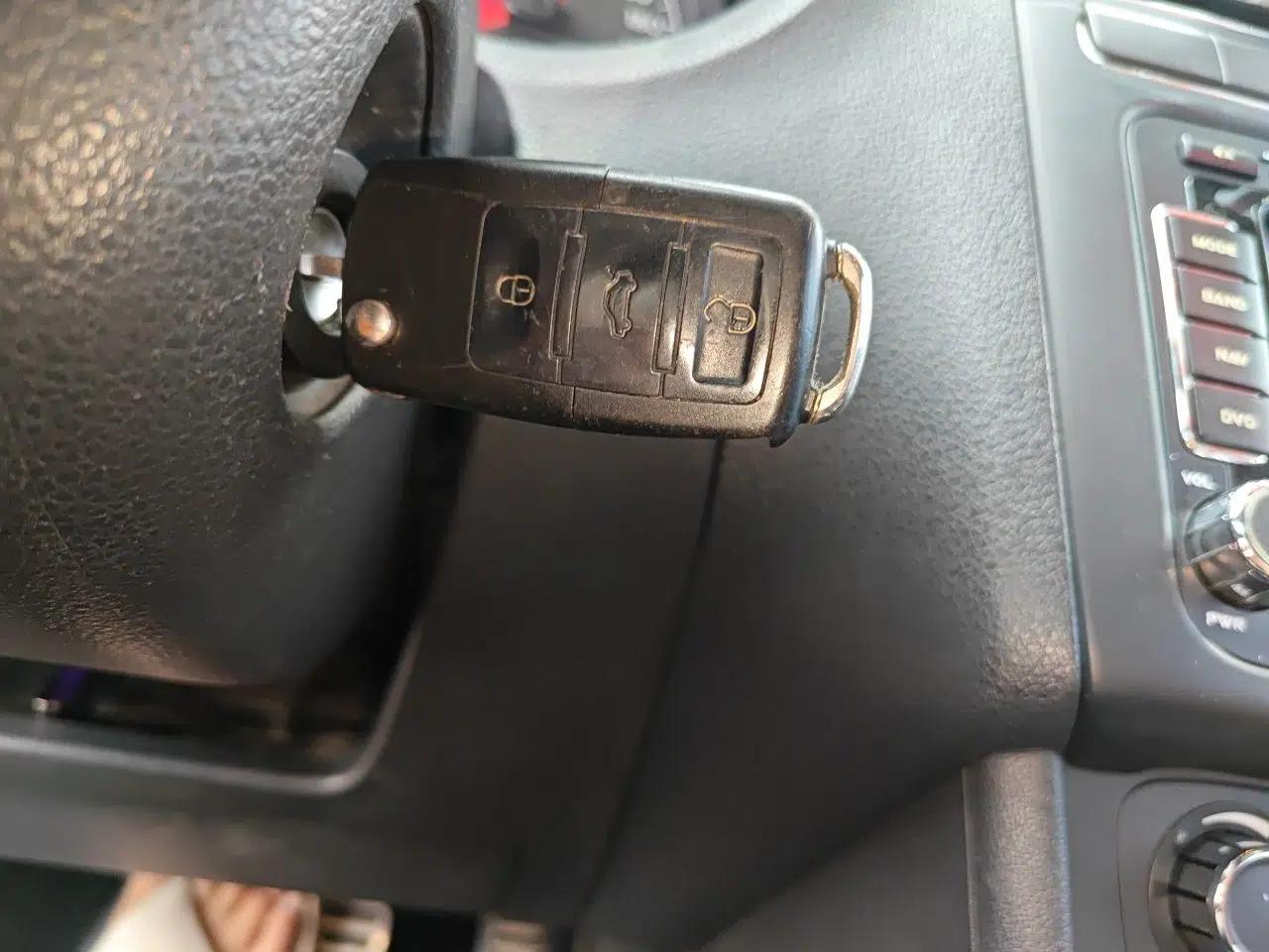Volkswagen Polo 2012 1.6L Cross Polo Automatic Transmission — миниатюра 17