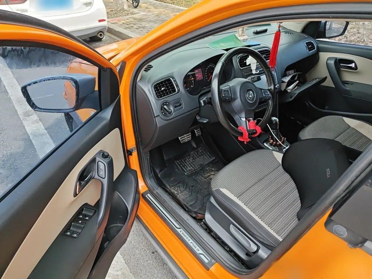 Volkswagen Polo 2012 1.6L Cross Polo Automatic Transmission — миниатюра 19