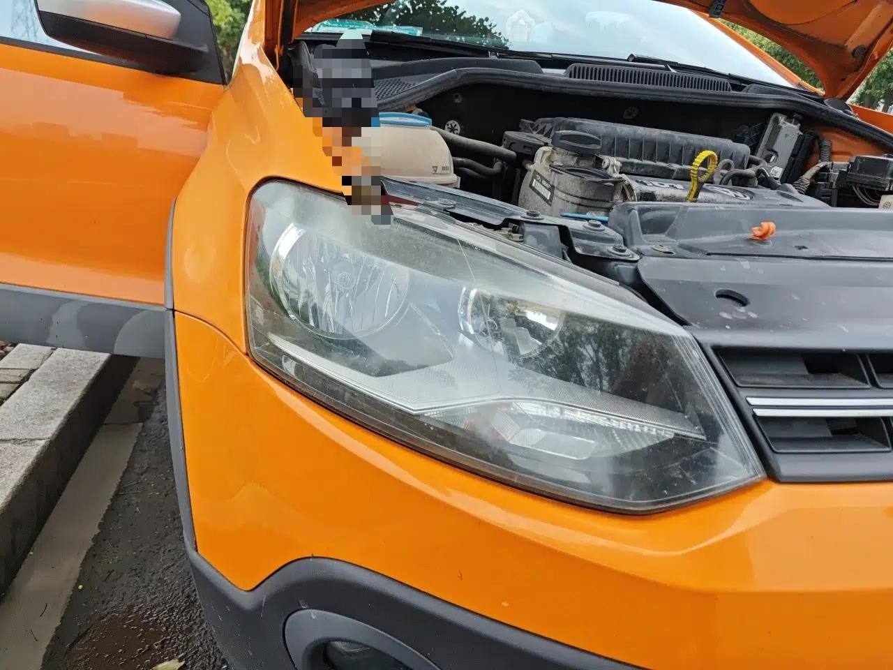 Volkswagen Polo 2012 1.6L Cross Polo Automatic Transmission — миниатюра 7