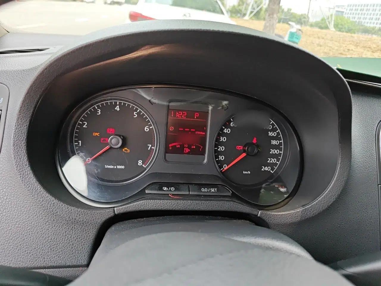 Volkswagen Polo 2012 1.6L Cross Polo Automatic Transmission — миниатюра 10
