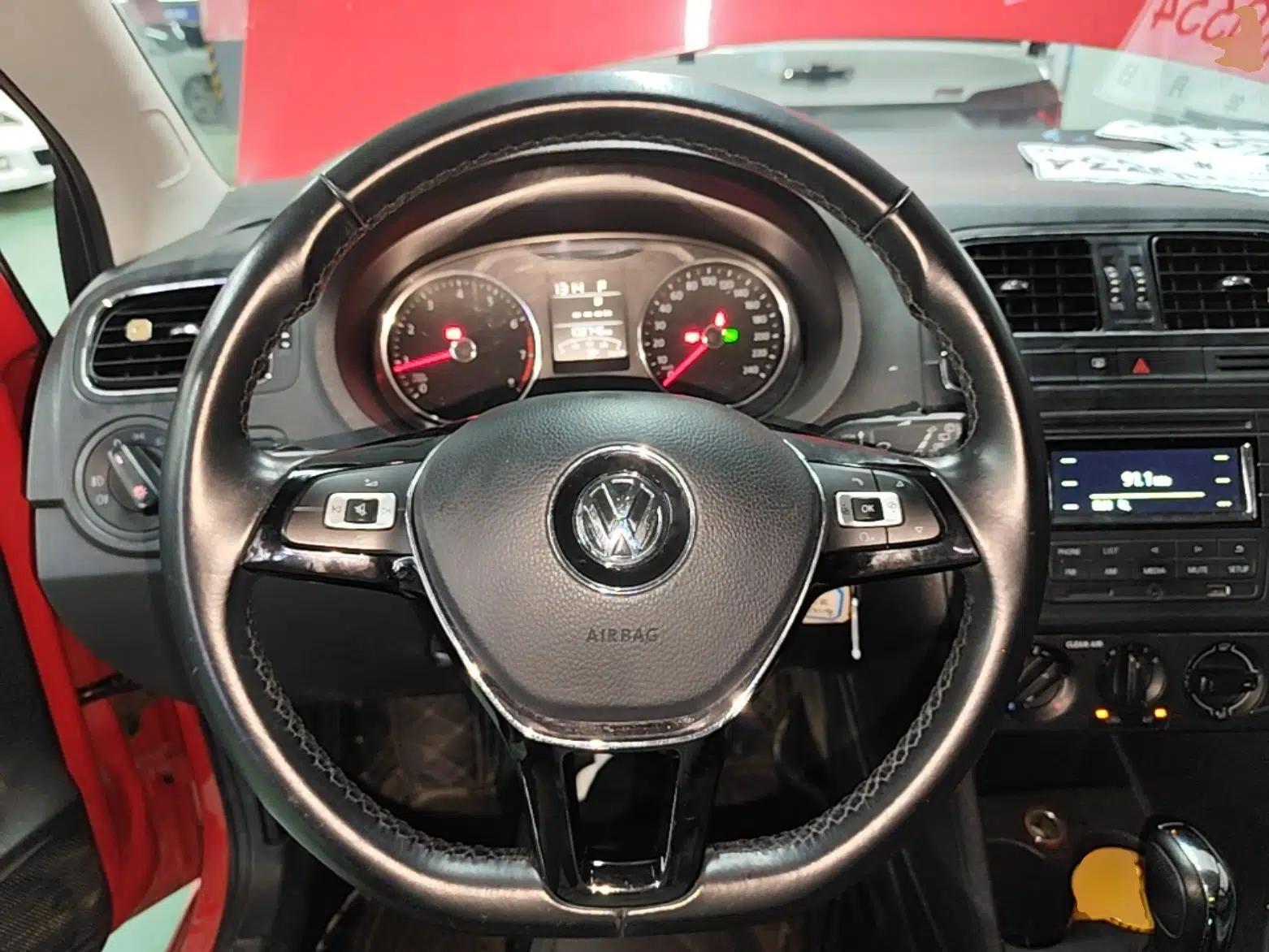Volkswagen Polo 2016 1.6L Automatic Comfort Model — миниатюра 13