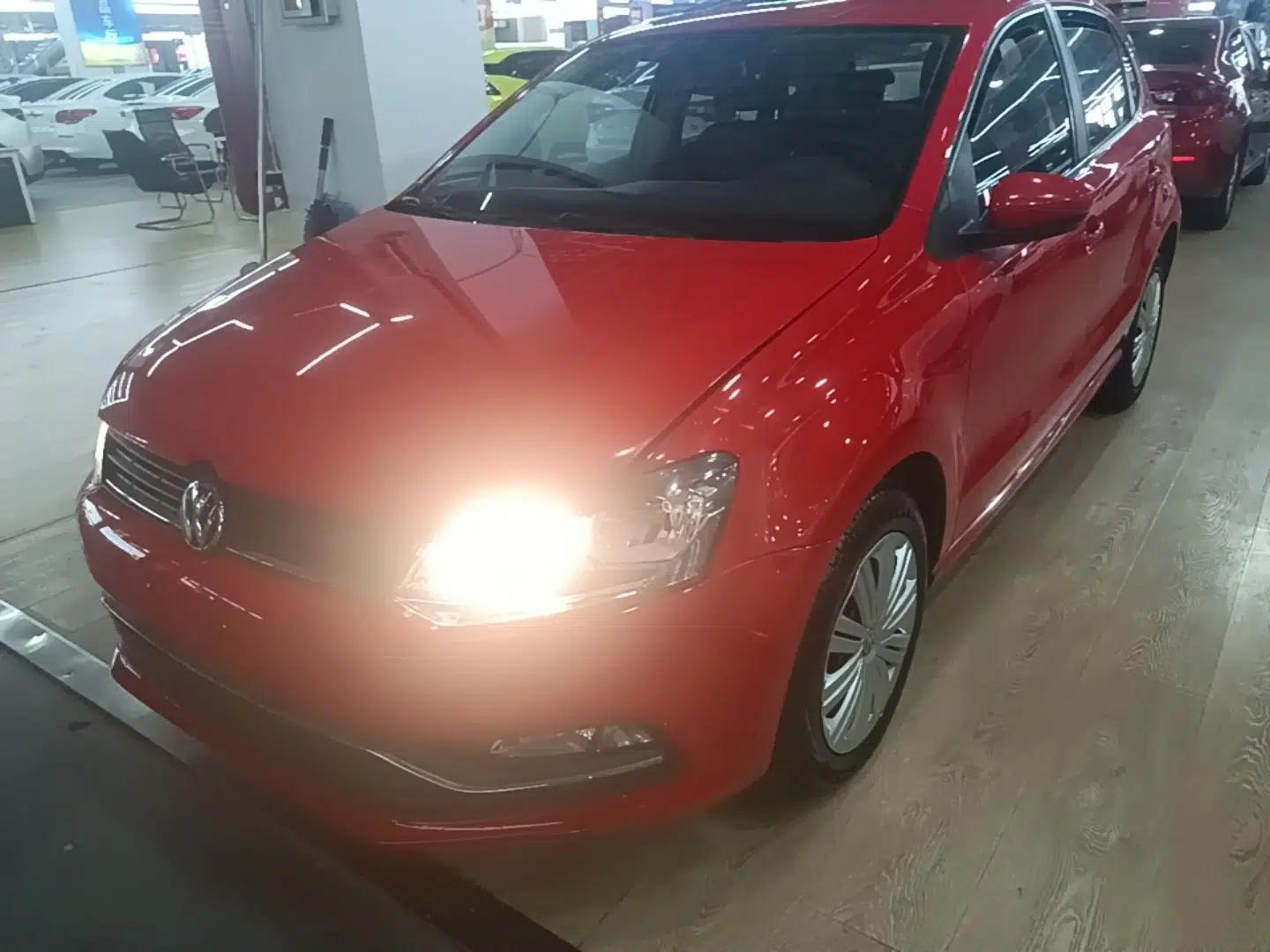 Volkswagen Polo 2016 1.6L Automatic Comfort Model — миниатюра 1