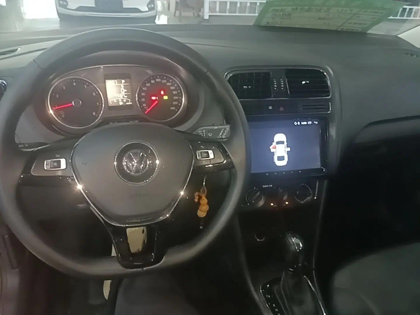 Volkswagen Polo 2016 1.6L Automatic Comfort Model — миниатюра 17