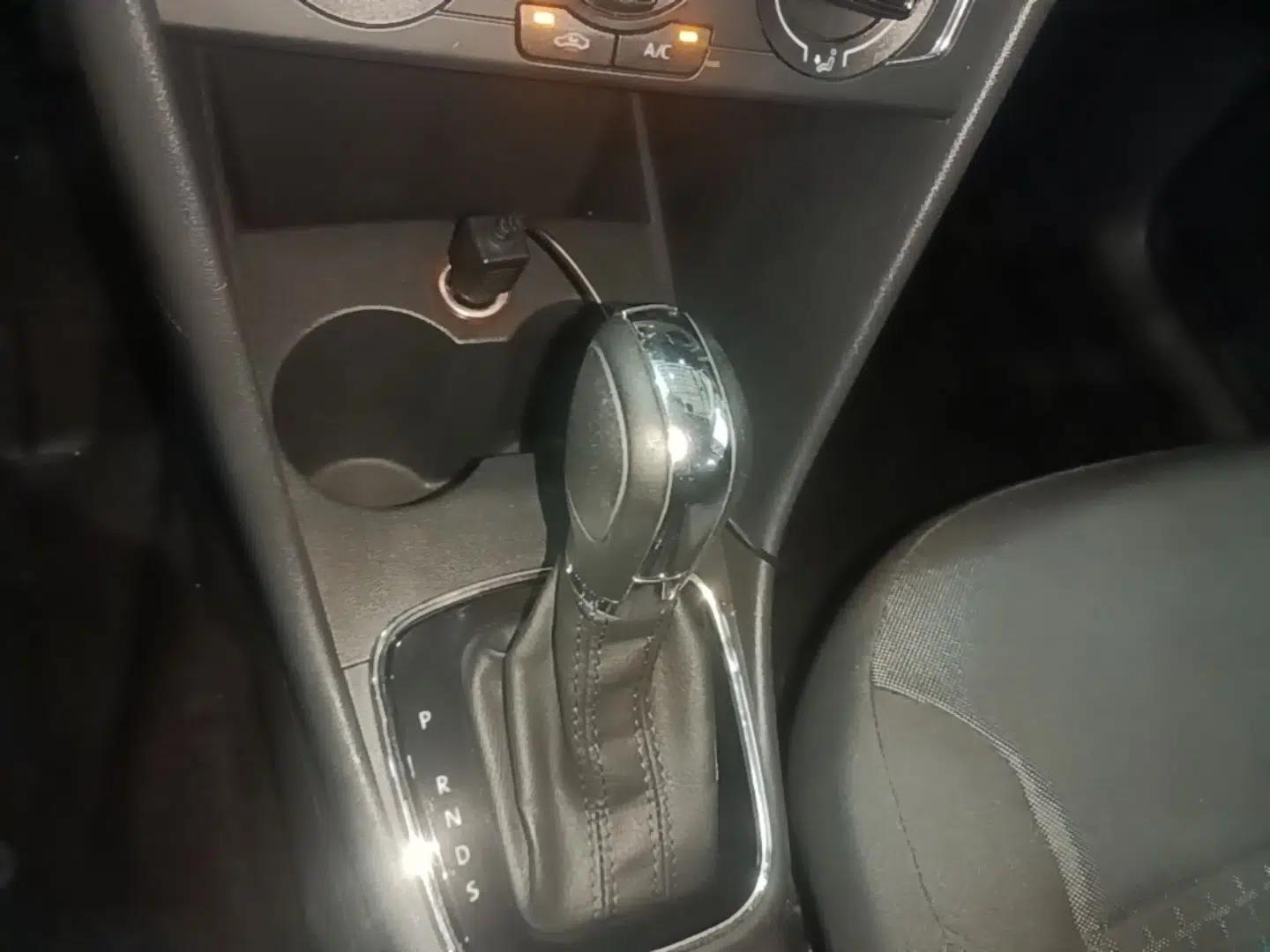 Volkswagen Polo 2016 1.6L Automatic Comfort Model — миниатюра 21