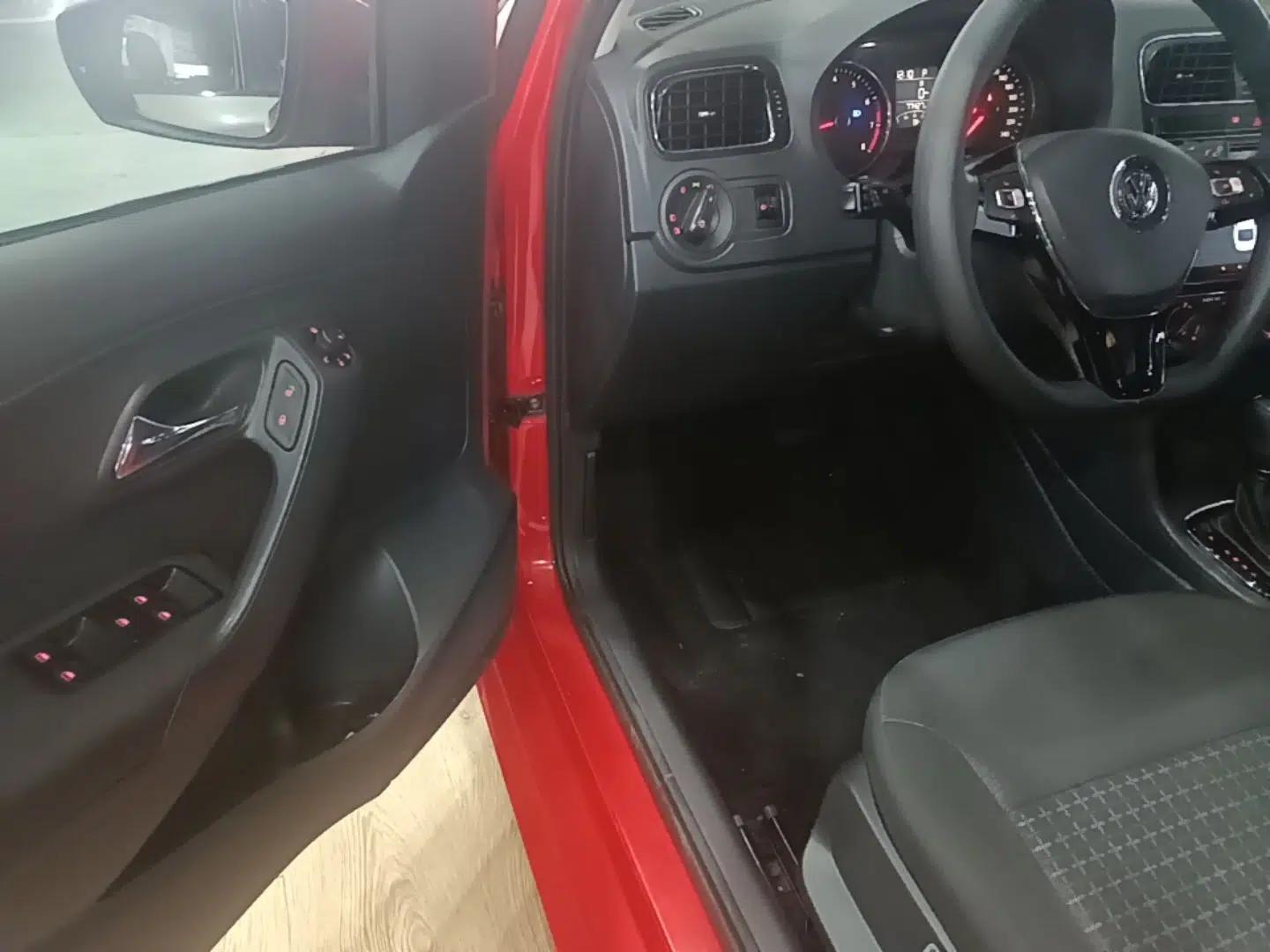 Volkswagen Polo 2016 1.6L Automatic Comfort Model — миниатюра 23