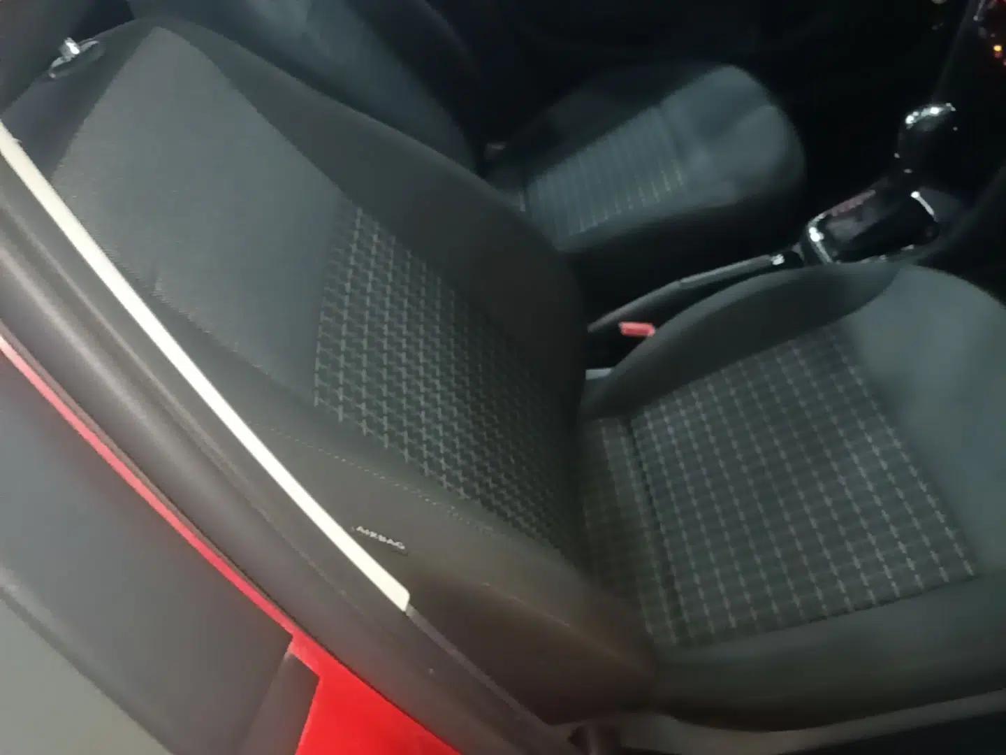 Volkswagen Polo 2016 1.6L Automatic Comfort Model — миниатюра 24