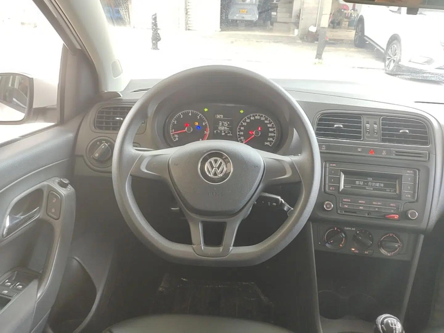 Volkswagen Polo 2018 1.5L Manual Drive-Comfort Model — миниатюра 13