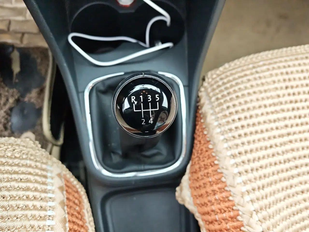 Volkswagen Polo 2016 1.6L Manual Comfort Model — миниатюра 11
