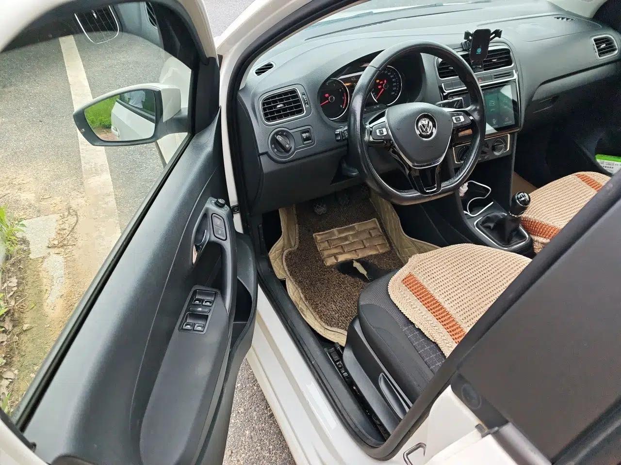 Volkswagen Polo 2016 1.6L Manual Comfort Model — миниатюра 13